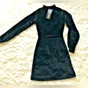 Boohoo petite Sasha velvet mini shift dress long sleeve high neck size 4, NWT
